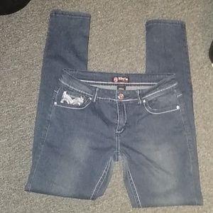 Shylo sz, 9 ladies skinny jeans.